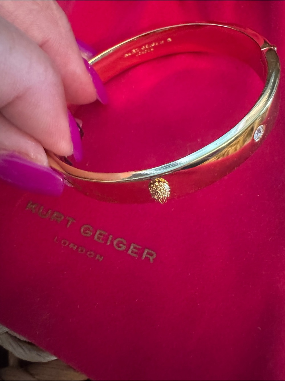 NWT Kurt Geiger Gold Tone Crystal Accent Bangle Bracelet with Dusty  💖
